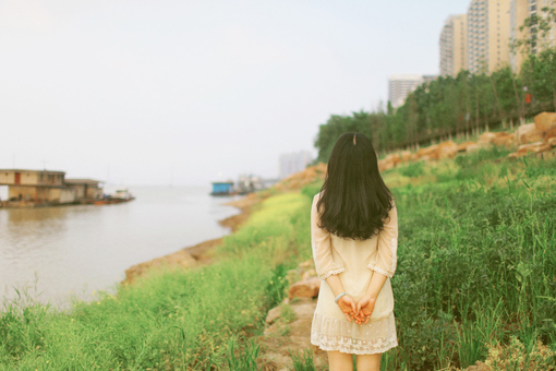 时间过得快的心情句子说说（适合发朋友圈正能量短句）