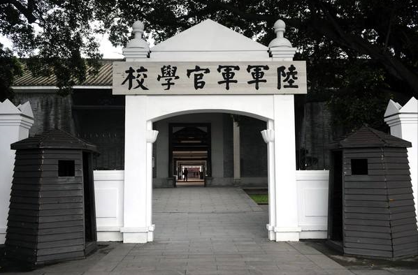 关于国庆节的诗句古诗（描写国庆节的诗句古诗）
