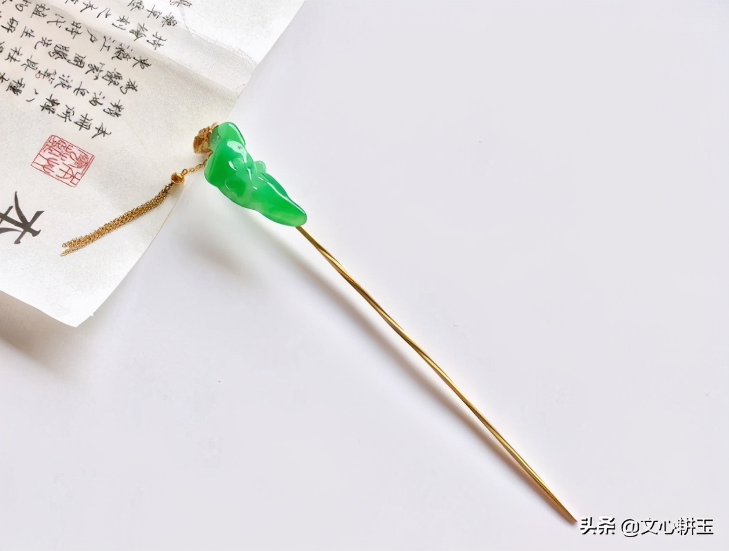 关于玉石翡翠的诗词（适合翡翠发朋友圈说说）