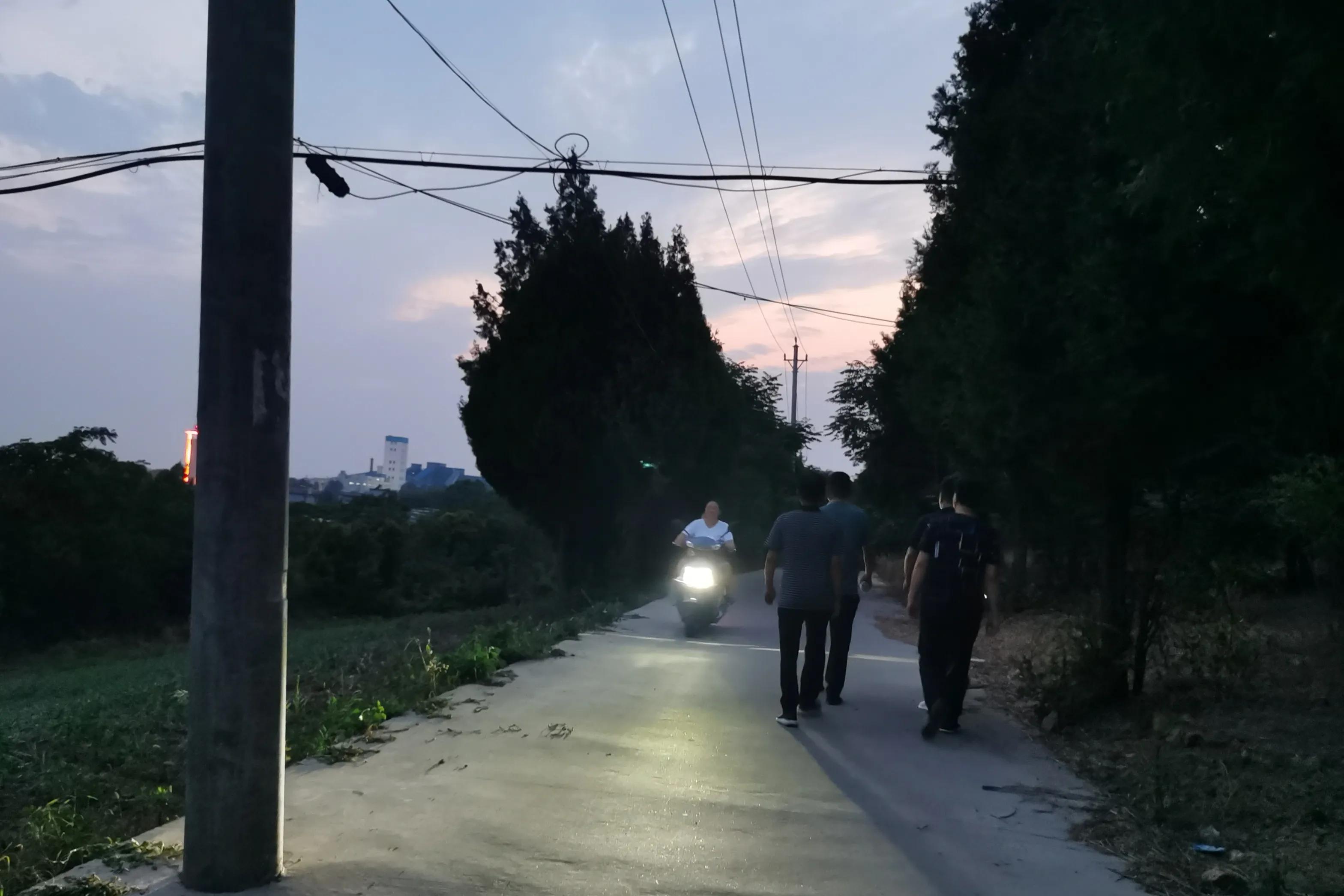 傍晚时分唯美句子夏天（形容傍晚的优美句子）