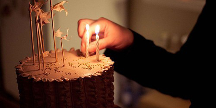祝福美女生日快乐的唯美句子（女朋友生日感动到哭的话）