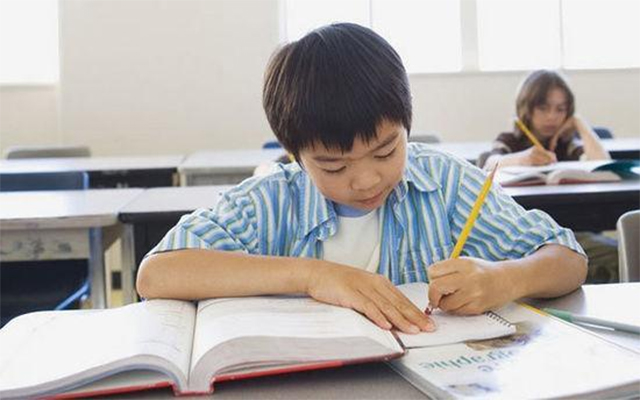 鼓励儿子的励志词句（给孩子加油鼓励的话语）