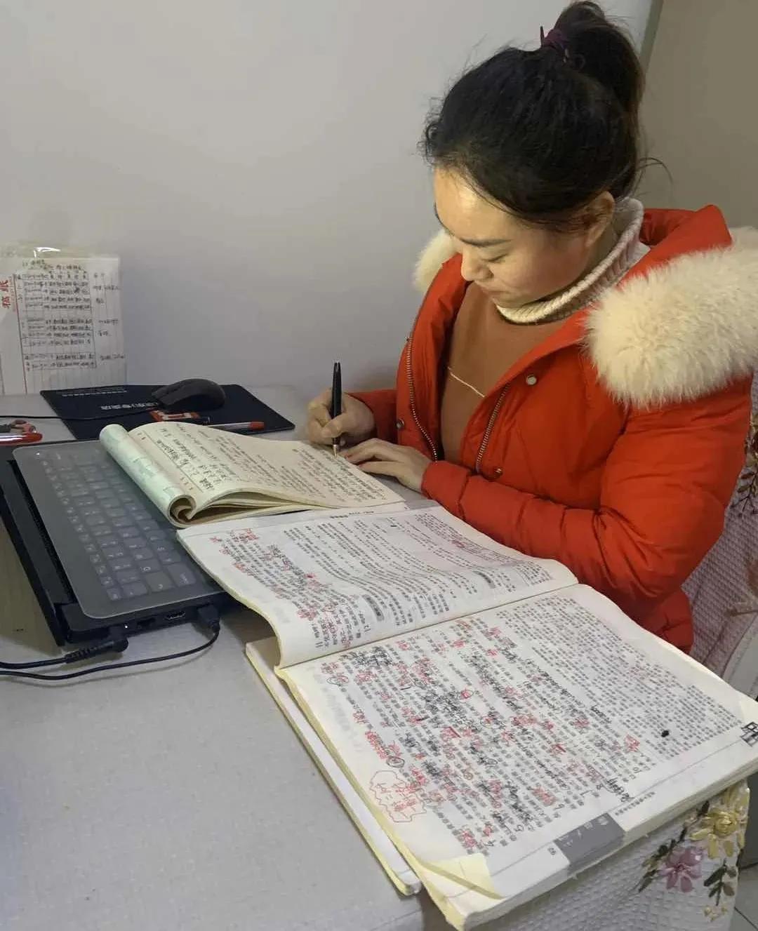 关于教师的现代诗（赞美老师的简短小诗）
