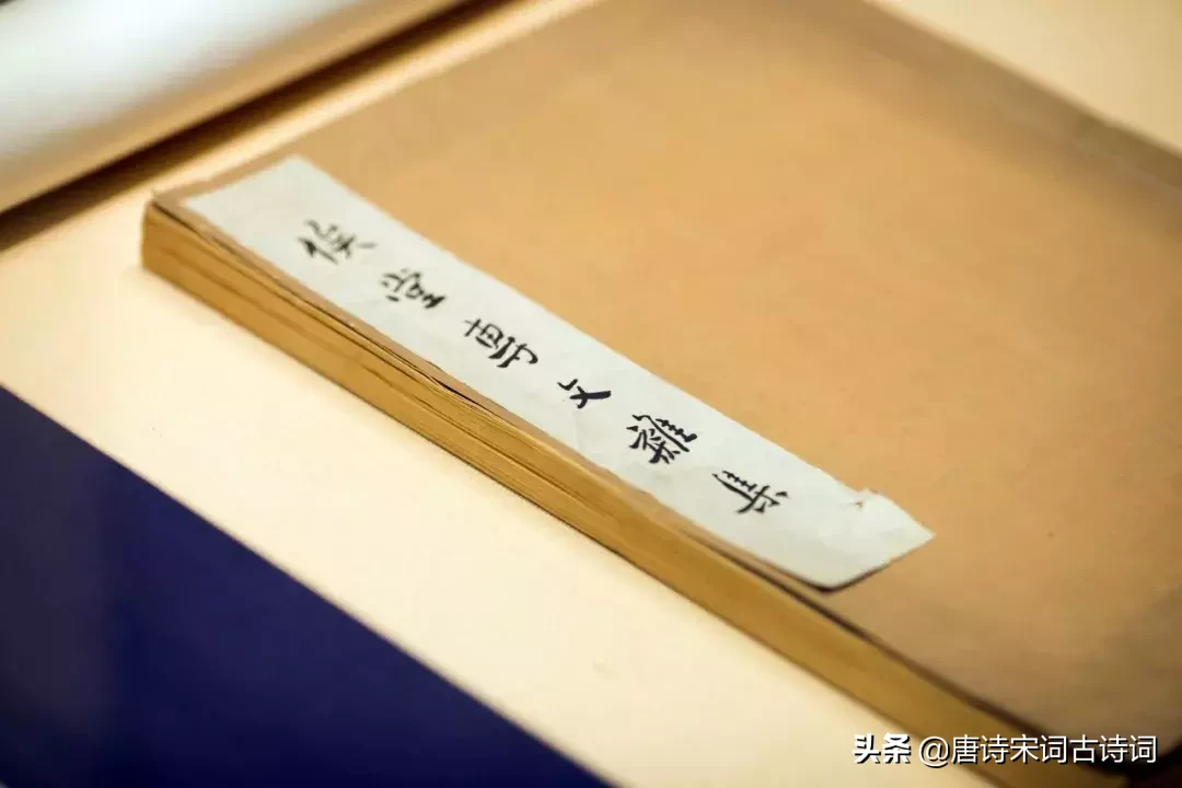 夸男生的幽默句子（夸男人比较有内涵的话）