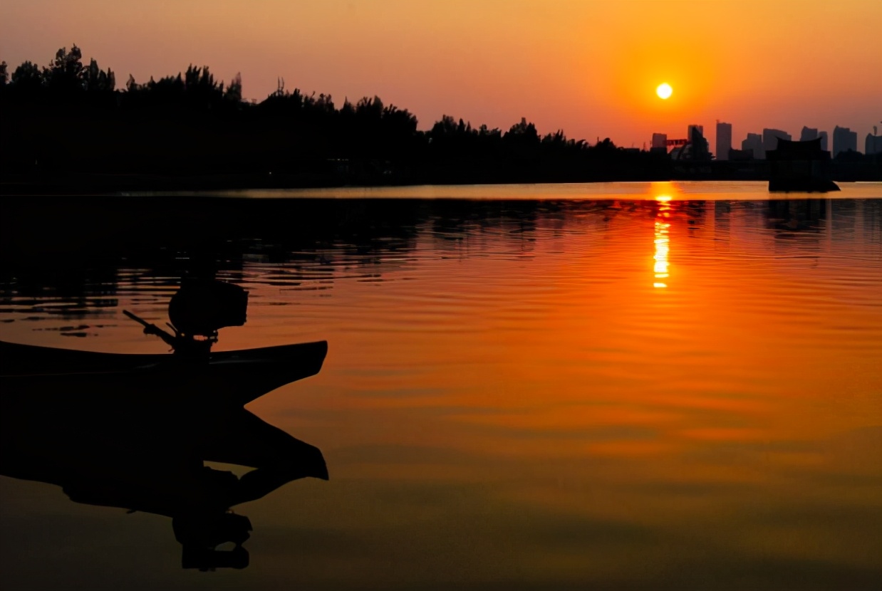 形容夕阳的诗句唯美（夕阳西下的唯美句子诗句）