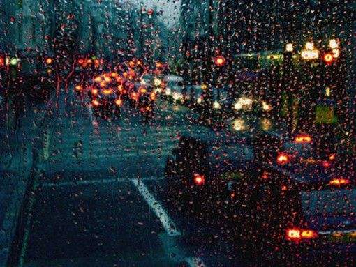 关于雨的唯美句子情话（下雨天的最美一句情话）