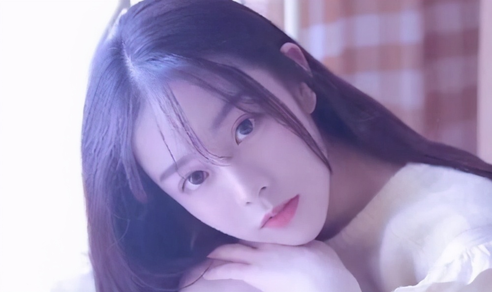 赞美女人漂亮的100句话（夸奖女人漂亮气质的诗句）
