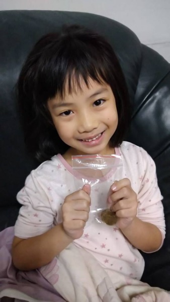 发朋友圈宝宝换牙的美丽句子（乳牙的纪念语录）