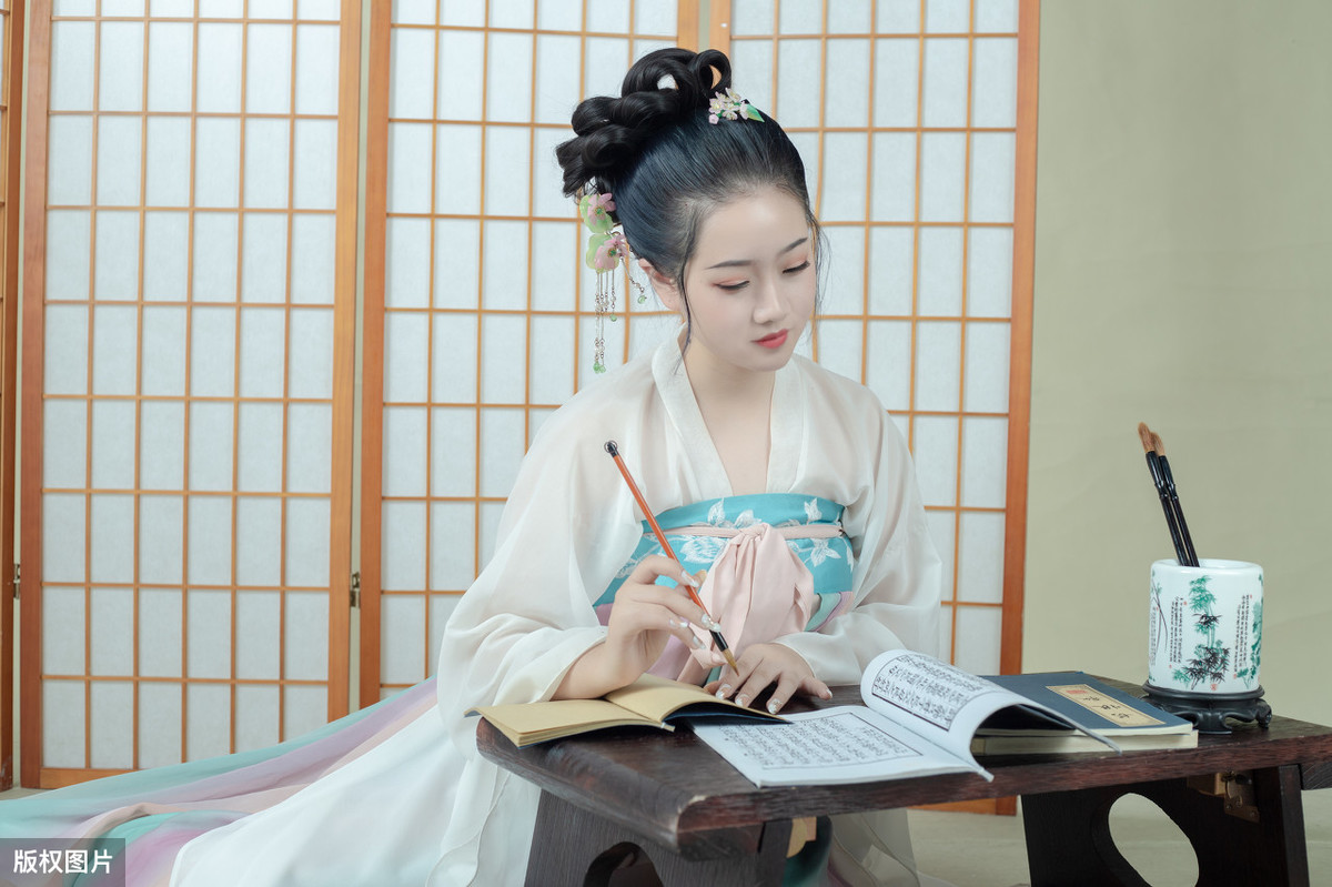 陆游钗头凤的翻译与赏析（钗头凤译文对比赏析）