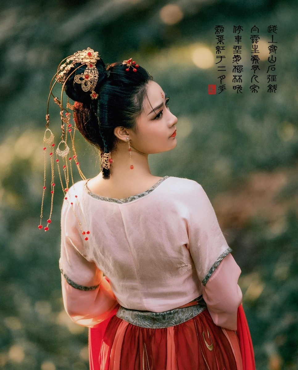 形容衣服好看的句子有哪些（吸引人的女装的语录）