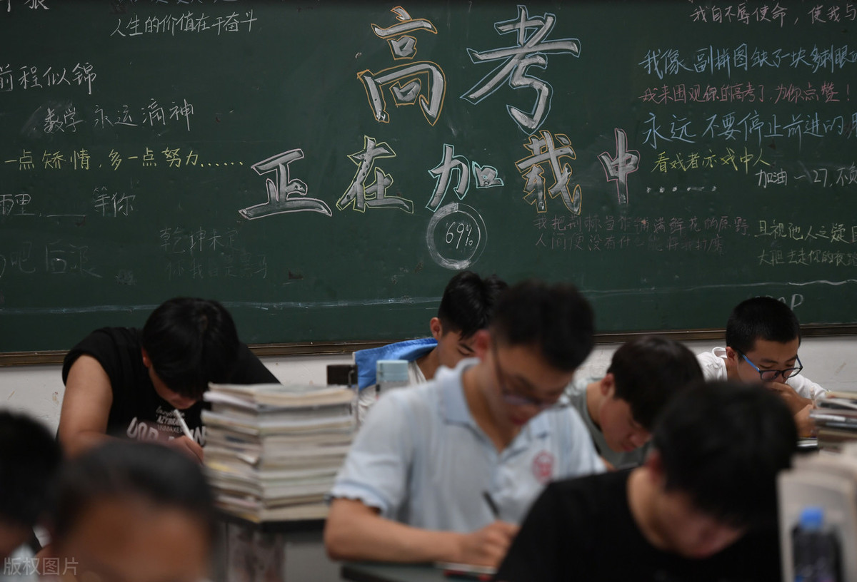 霸气十足的高三班级口号大全（斗志昂扬的班级口号句）