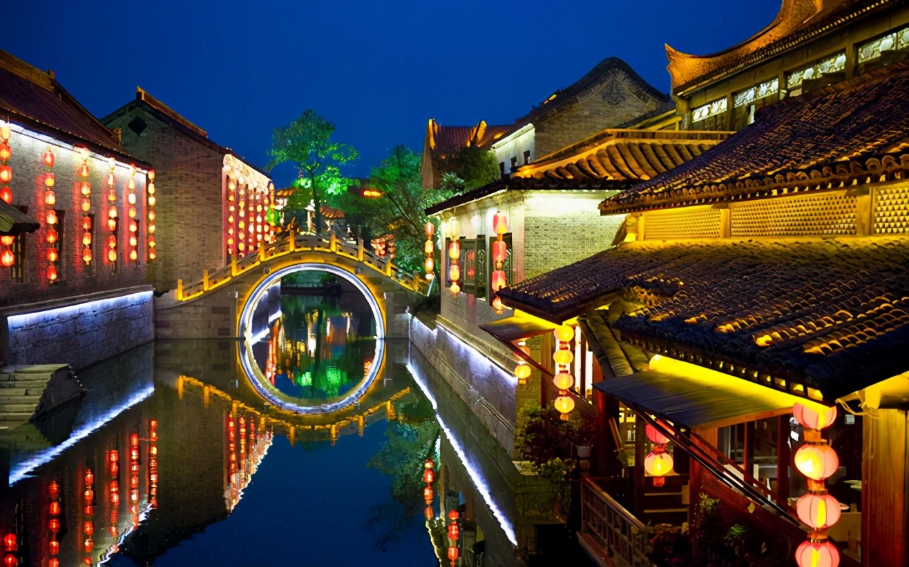 关于丽江古城的诗句（赞美丽江的现代诗）