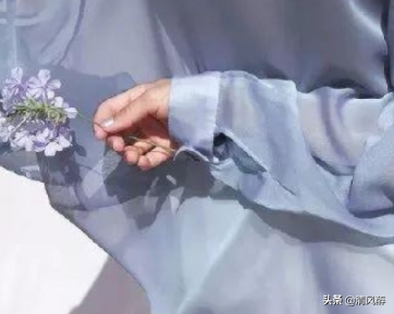 雪天的心情经典简短句子（下雪天开车的心情说说）