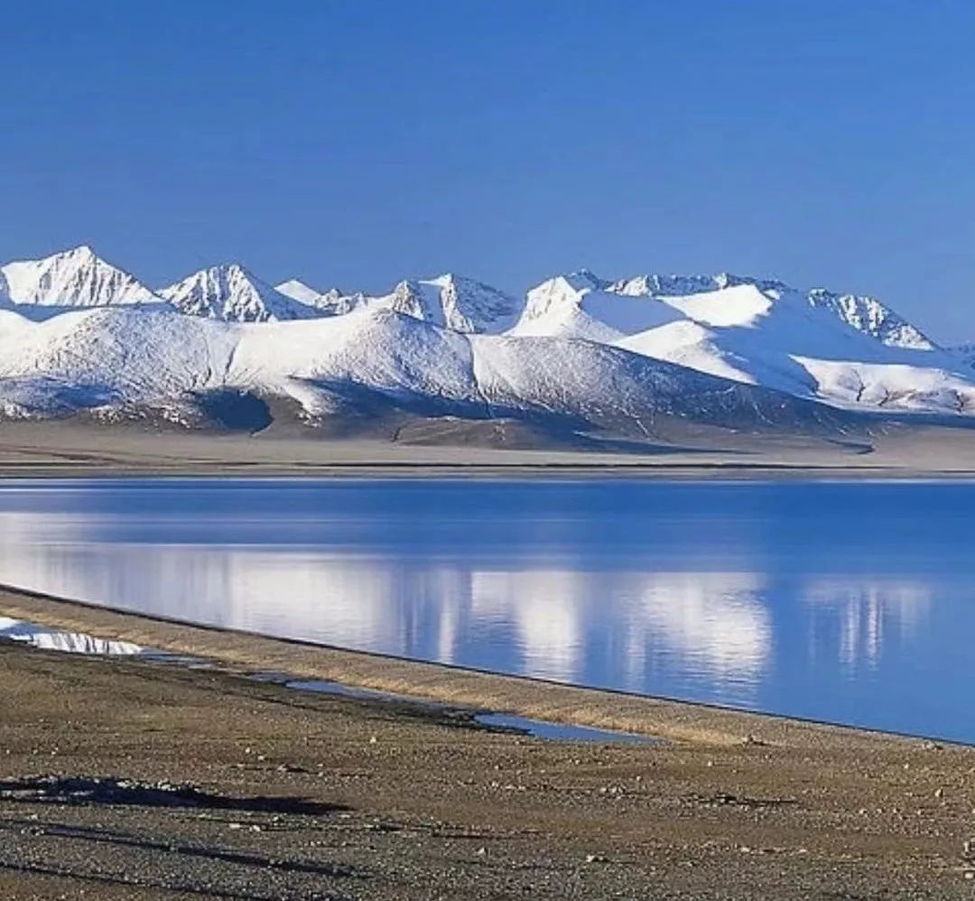 形容湖景色很美的诗句（一句简短的湖景句子）
