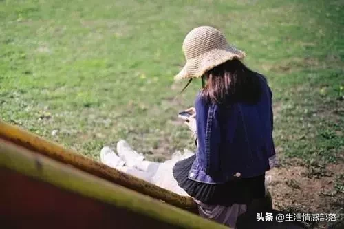 无奈放手的句子签名（爱一个人无奈放手的说说分享）