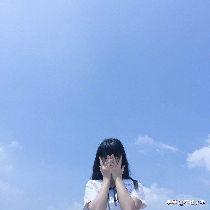 朋友圈发毕业照的说说（适合毕业发的文案唯美句子）