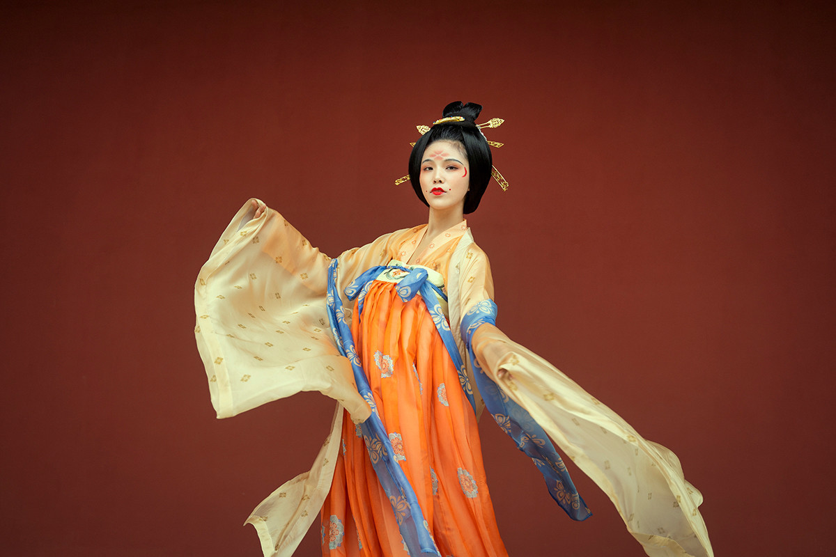 形容衣服好看的句子有哪些（吸引人的女装的语录）