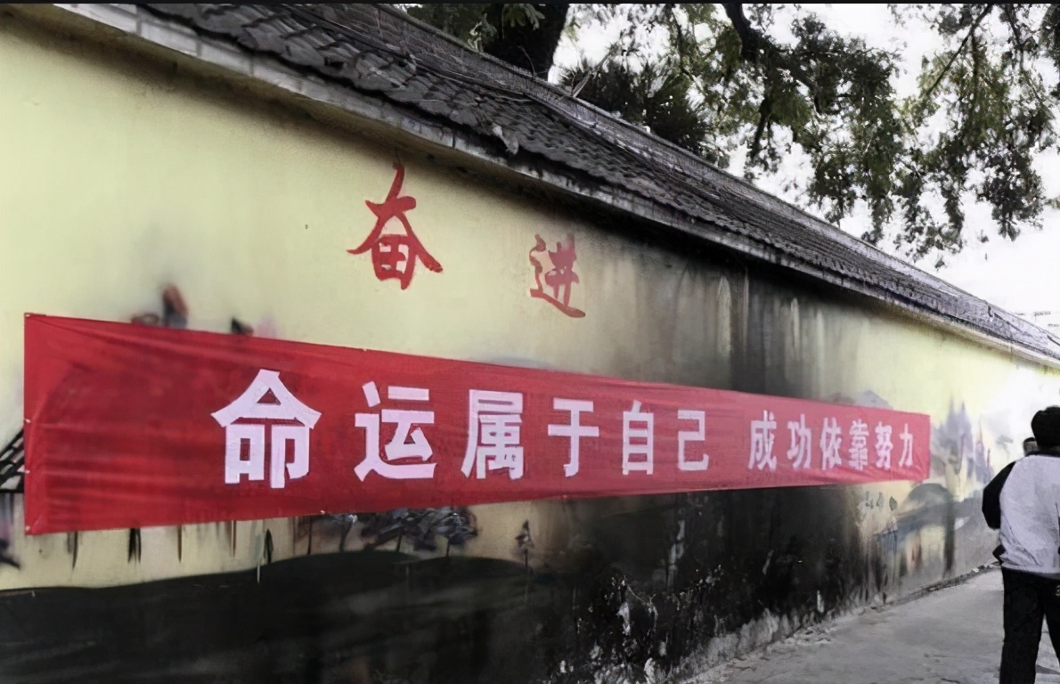 艺术学校励志标语（激励学生进步的标语）
