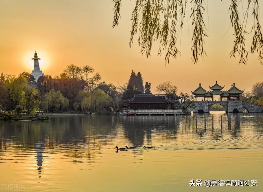 悲情诗句经典有哪些（伤感又痴情的诗句）