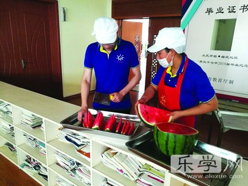 关于军训的诗词与句子（赞美学生军训的诗）