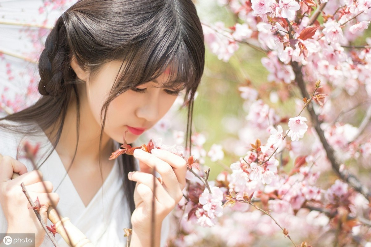 形容舞蹈动作优美的句子（形容舞蹈的唯美句子）
