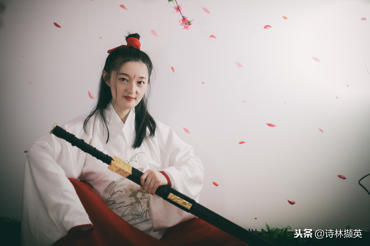 带剑的诗句有哪些（关于剑的诗句潇洒）