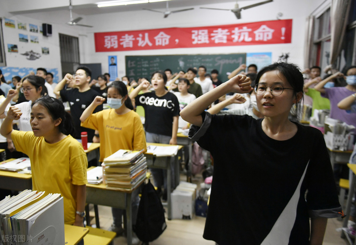 霸气十足的高三班级口号大全（斗志昂扬的班级口号句）