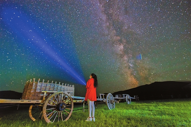 星空诗句现代诗（赞美星光的现代诗）