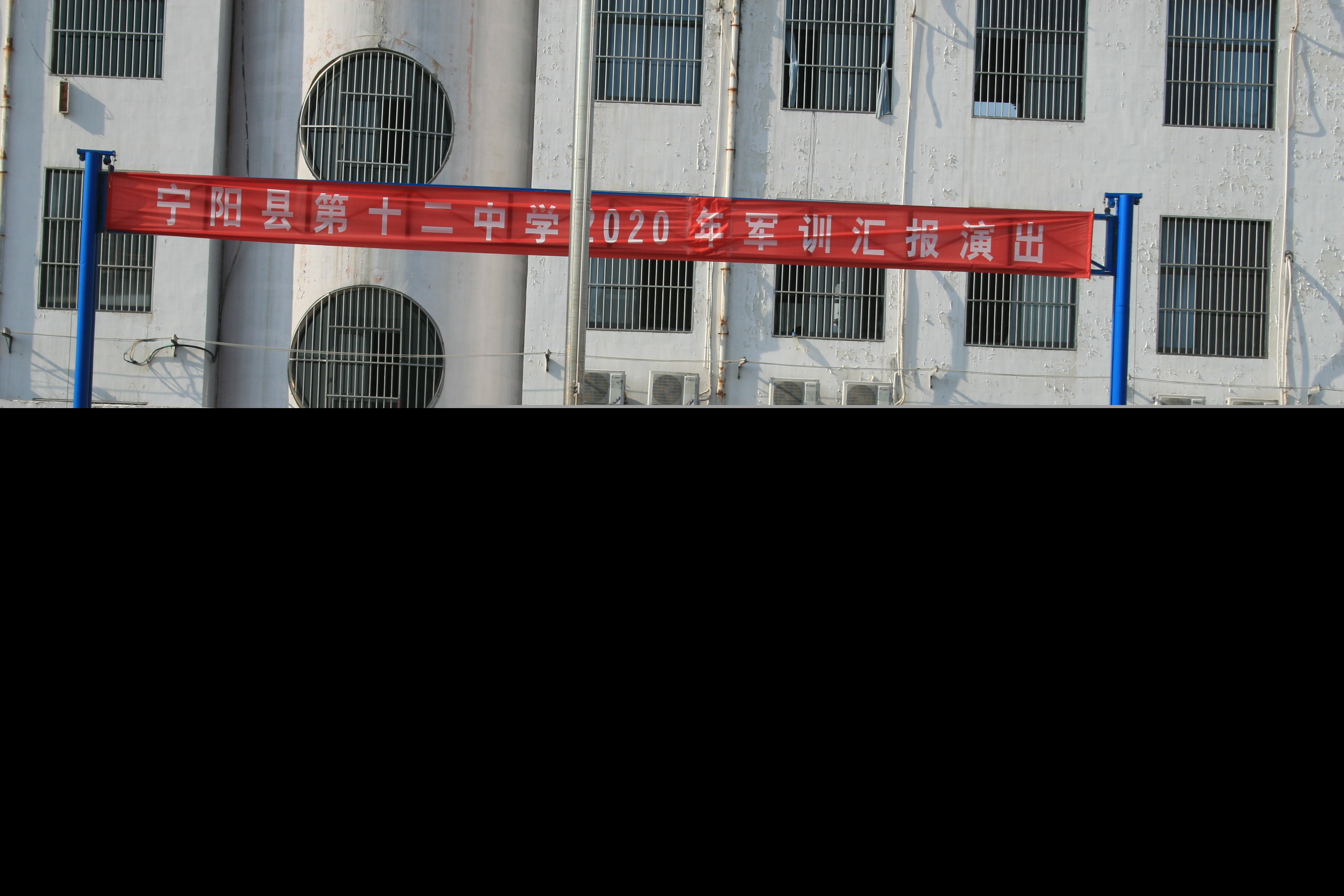 关于军训的诗句有哪些（军训励志正能量的句子）