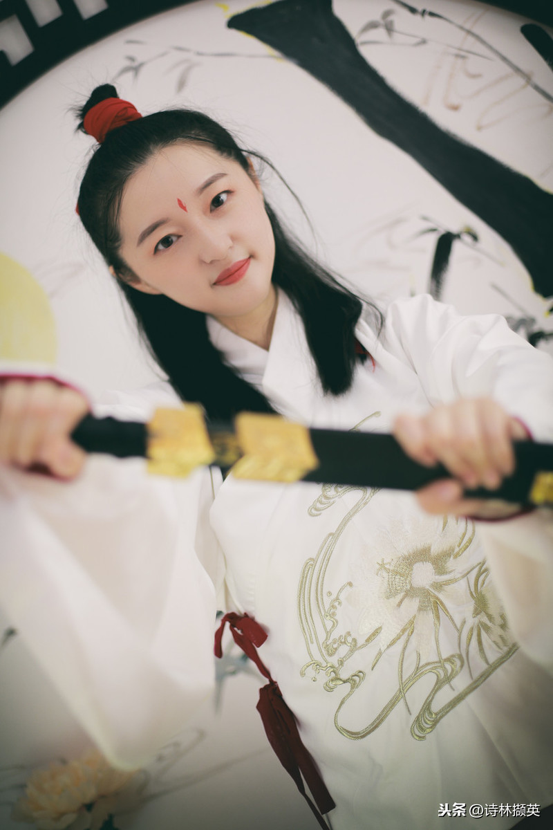 带剑的诗句有哪些（关于剑的诗句潇洒）