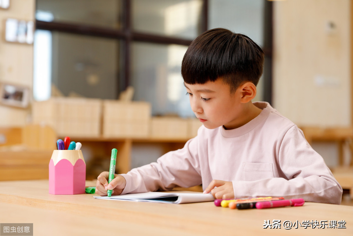 描写神态的优美句子（描写人物动作的美句大全）
