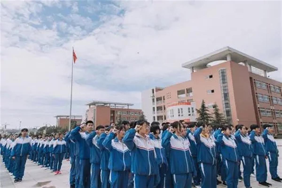 老师涉嫌侵害多名女生（自拍留铁证）