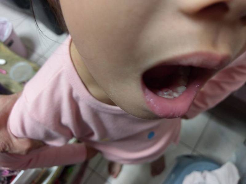 发朋友圈宝宝换牙的美丽句子（乳牙的纪念语录）