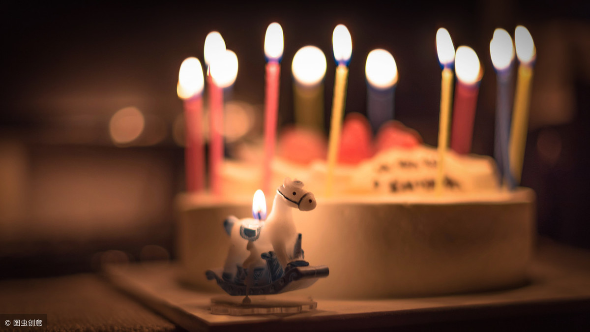 祝自己生日快乐的话语（适合发朋友圈的生日句子）