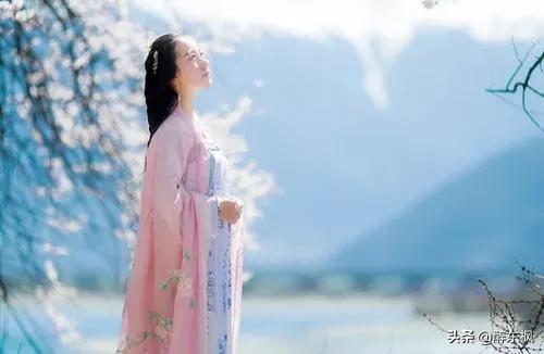 诗经形容女子美好的诗句（值得摘抄的诗经名句）