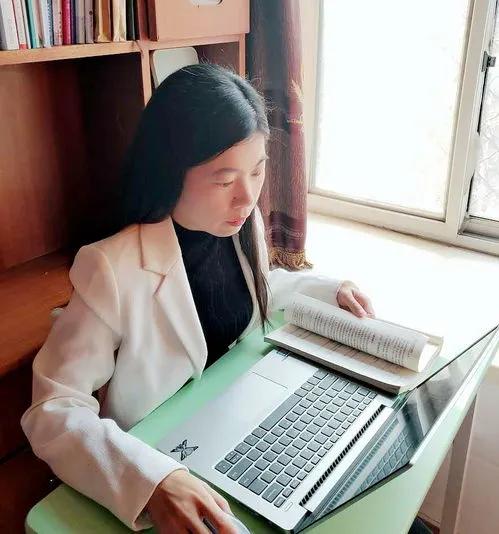 关于教师的现代诗（赞美老师的简短小诗）