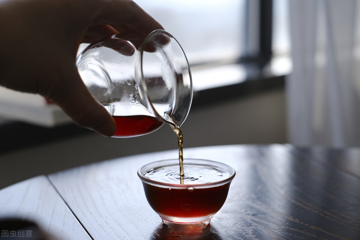 关于喝茶的优美经典句子（静心喝茶的经典语录）