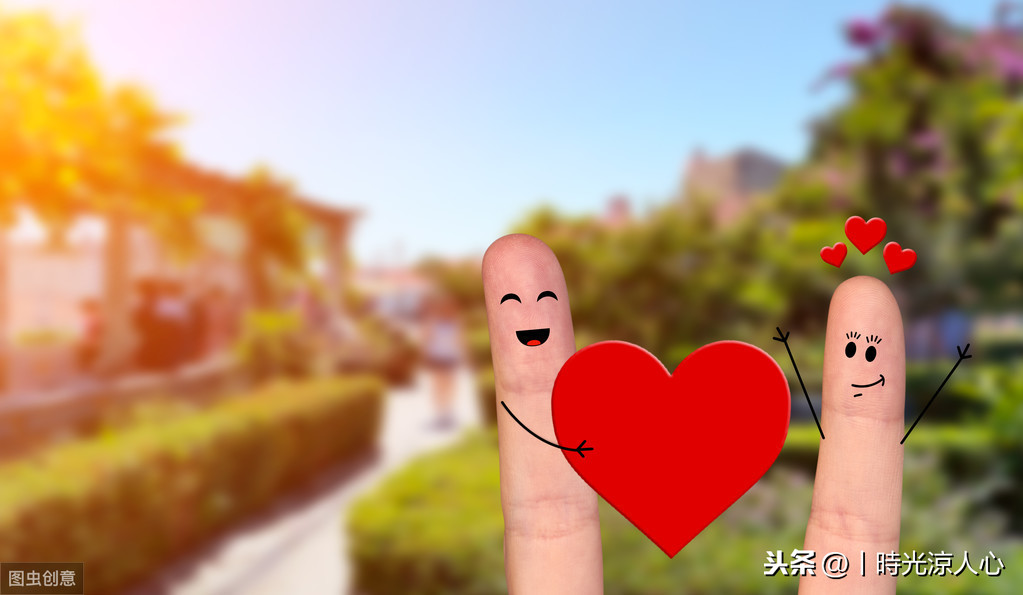 十字句子唯美爱情短句（一段简短而深情的告白）