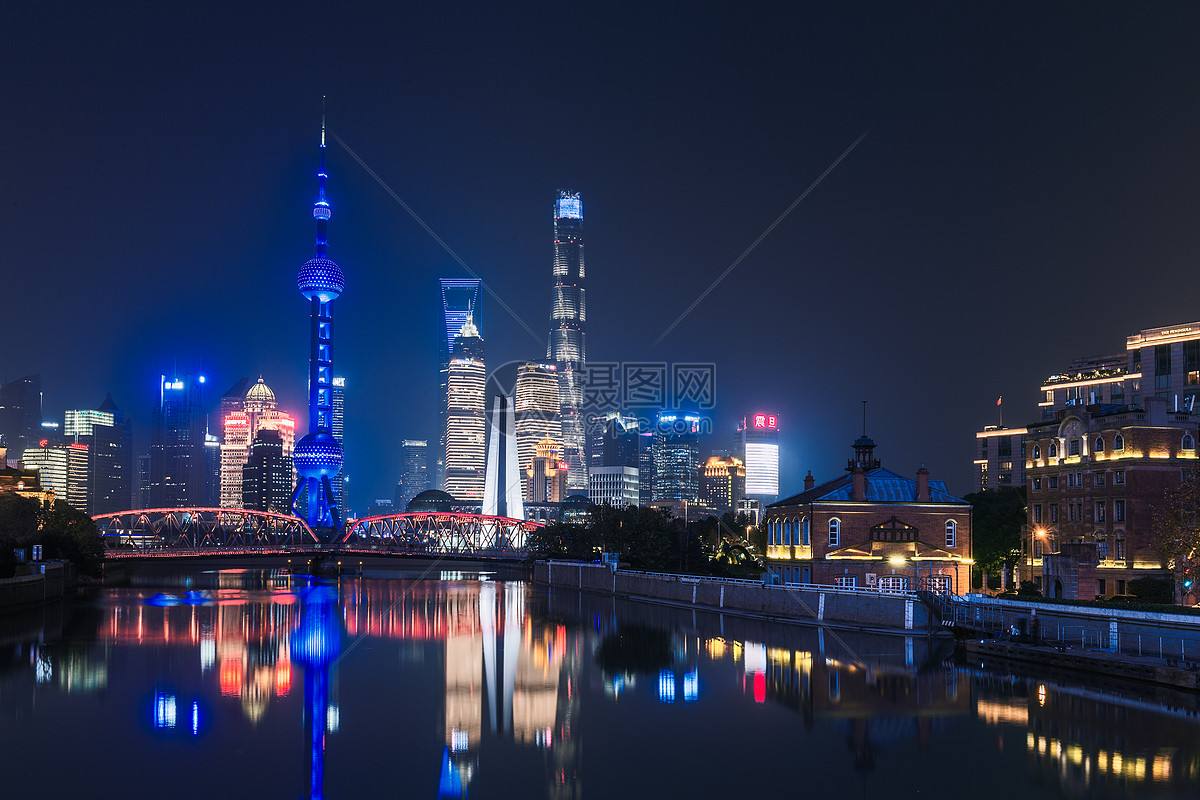 外滩夜景美句的说说（赞美上海外滩夜景的美句）