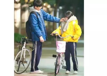 关于放不下初恋的句子（形容初恋美好的句子）