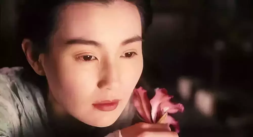 关于酒的唯美句子（发朋友圈酒的句子唯美短句）