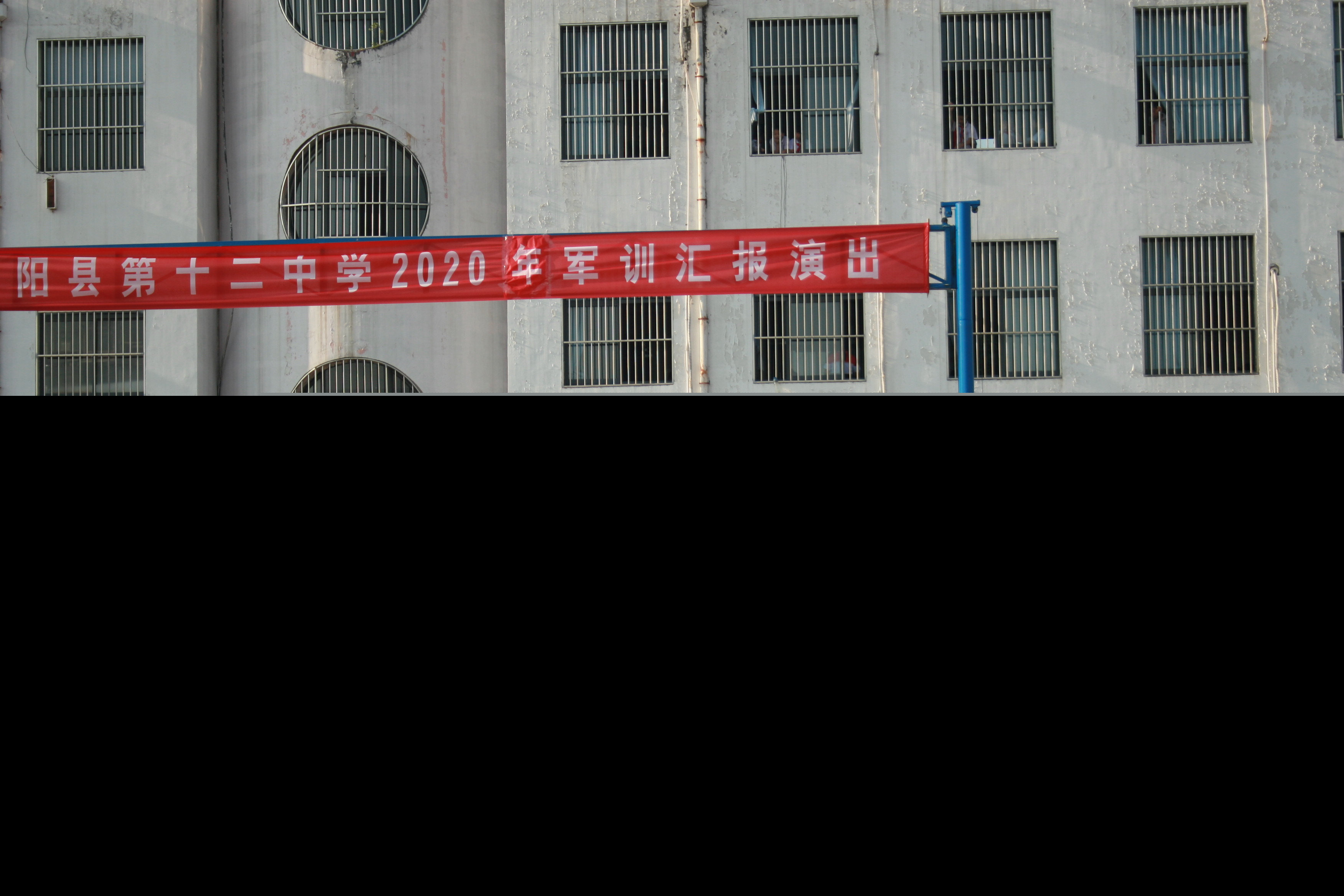 关于军训的诗句有哪些（军训励志正能量的句子）