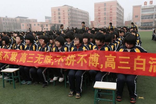 艺术学校励志标语（激励学生进步的标语）