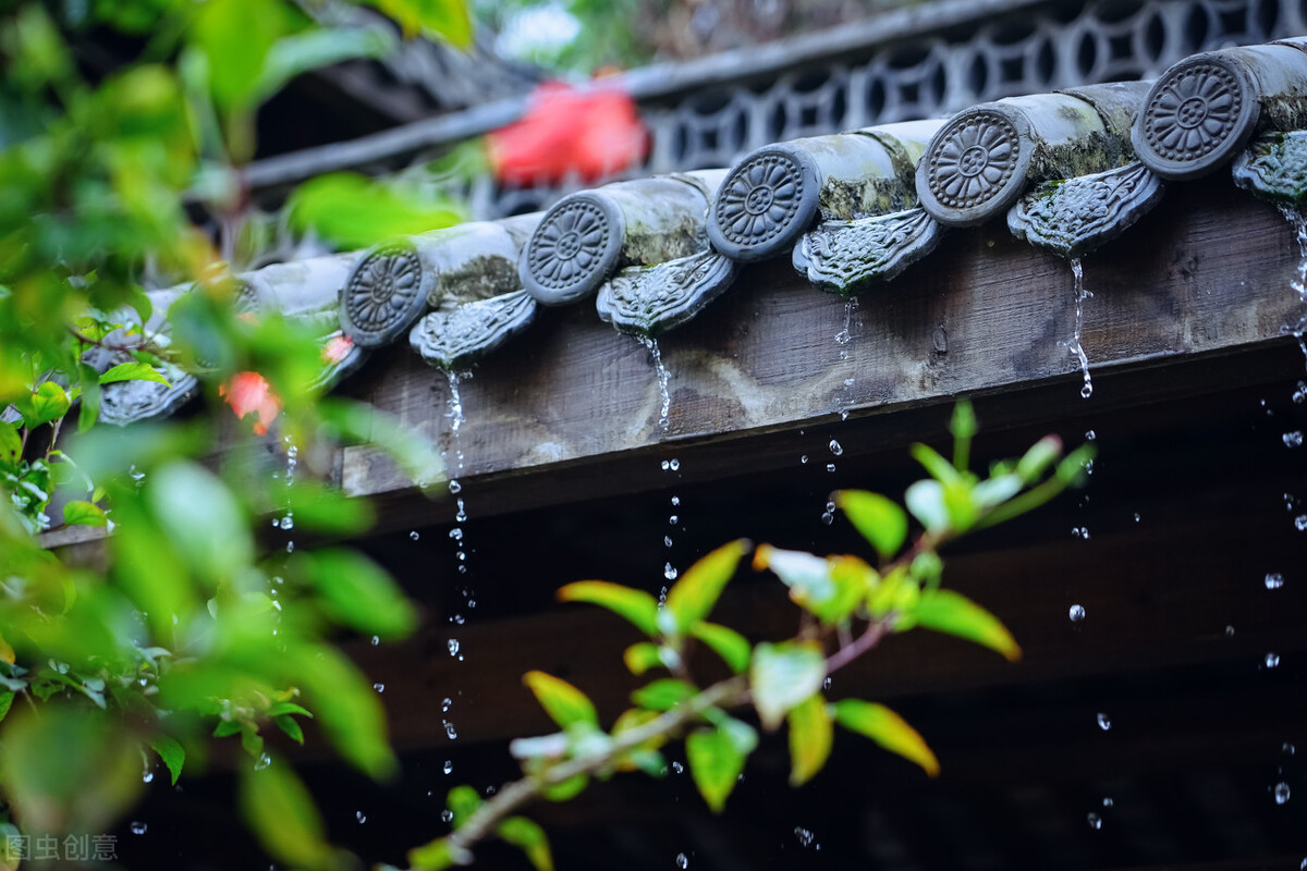 形容雨大的句子（形容雨天的唯美句子）