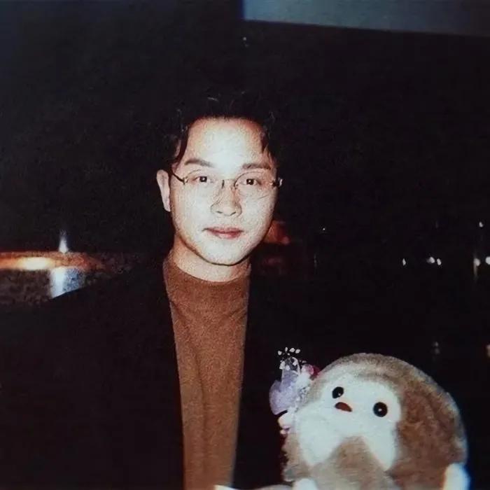 夸男生人帅的句子带幽默（高情商幽默的夸男生帅）