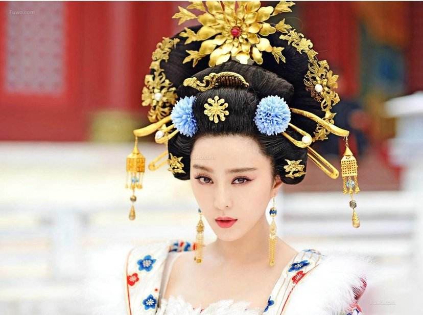 赞美的句子有哪些（十句哄女人开心的话）