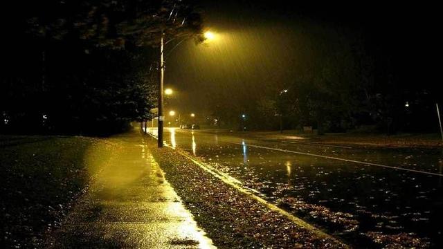 关于雨的唯美句子情话（下雨天的最美一句情话）