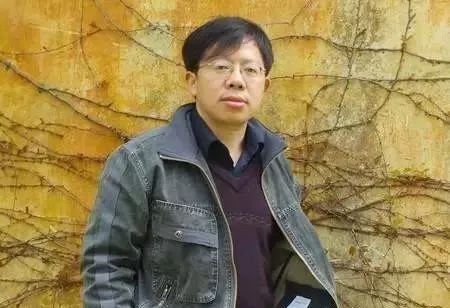 爱国诗句现代诗短篇（爱国情怀的诗歌短篇）