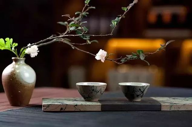 有关酒的诗词和赏析（酒的诗句经典开心）