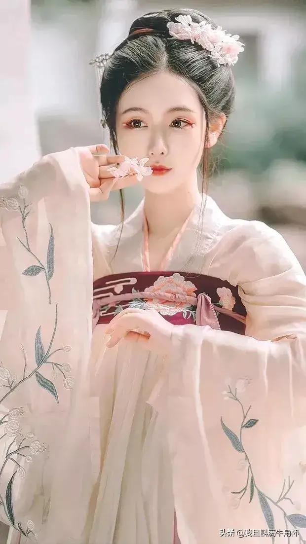 静女翻译成现代文（诗经静女原文及翻译赏析）
